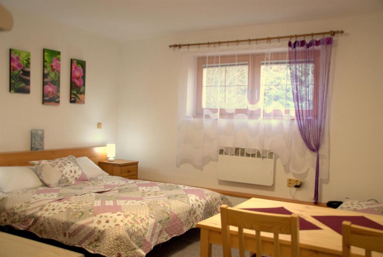 Privat Nika Hotel Zavazna Poruba Ngoại thất bức ảnh