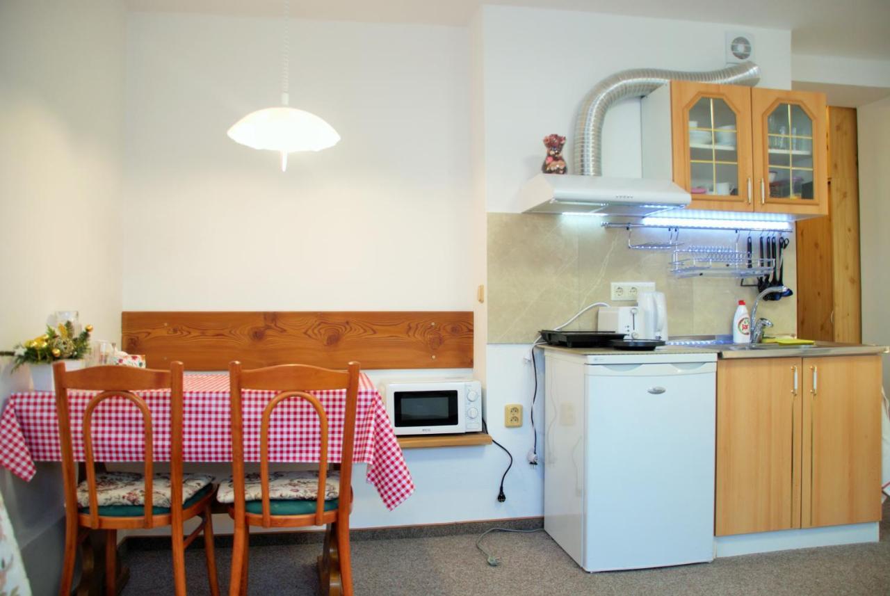 Privat Nika Hotel Zavazna Poruba Ngoại thất bức ảnh